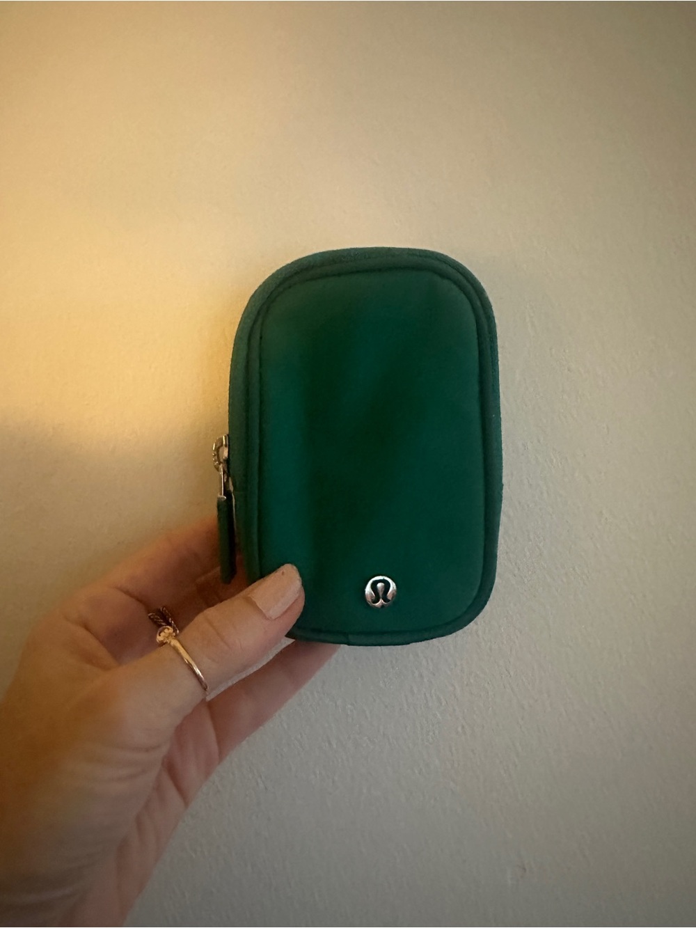 Lululemon clippable pouch